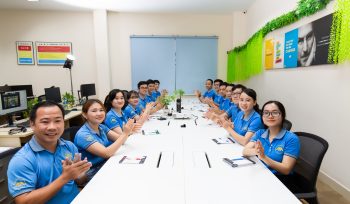 Với tính chất đặc thù của công việc, các thành viên AXA cần sử dụng tiếng Anh để giao tiếp với khách hàng cũng như thực hiện công việc.