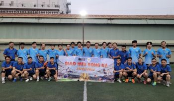 AXA đã tổ chức các câu lạc bộ thể thao như bóng đá, cầu lông,... và luôn khích lệ để nâng cao tinh thần tham gia hoạt động của mọi người.