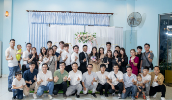 Lily là một trong những thành viên nữ tuyệt vời của gia đình AXA. Đại gia đình AXA rất vui mừng cho hạnh phúc của cặp đôi mới này.